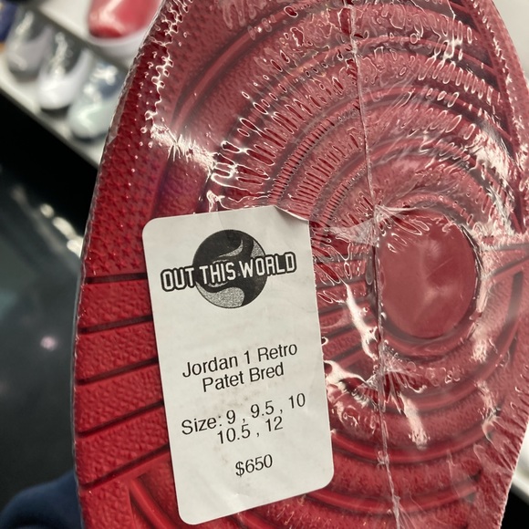 Jordan Patent Bread OG High Cuts. On Sale for only 300 bucks. - Picture 3 of 5